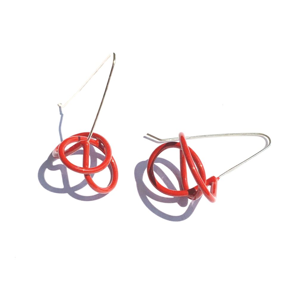 Small Knot Dangles